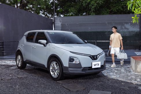 VinFast Bàn Giao Hơn 20.000 Xe Điện Trong Tháng 10/2025 – Hỗ Trợ Khách Hàng Việt 2