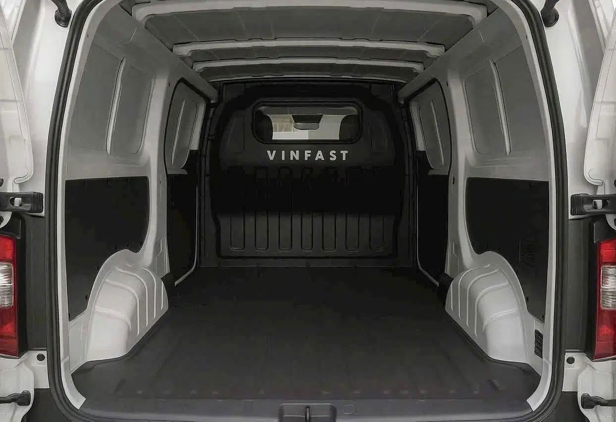 VinFast EC Van 10