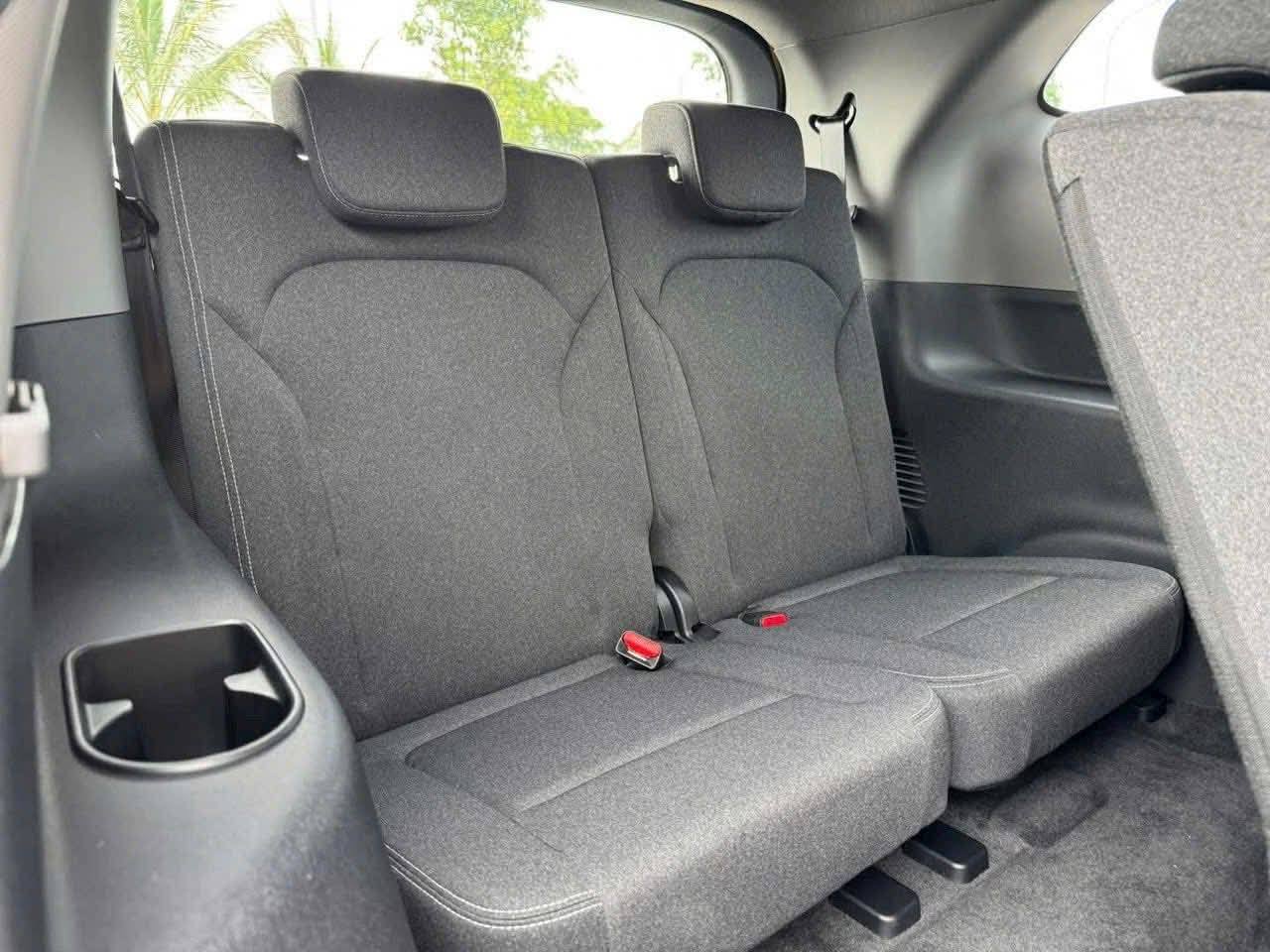 VINFAST LIMO GREEN 16 VINFAST LIMO GREEN 11